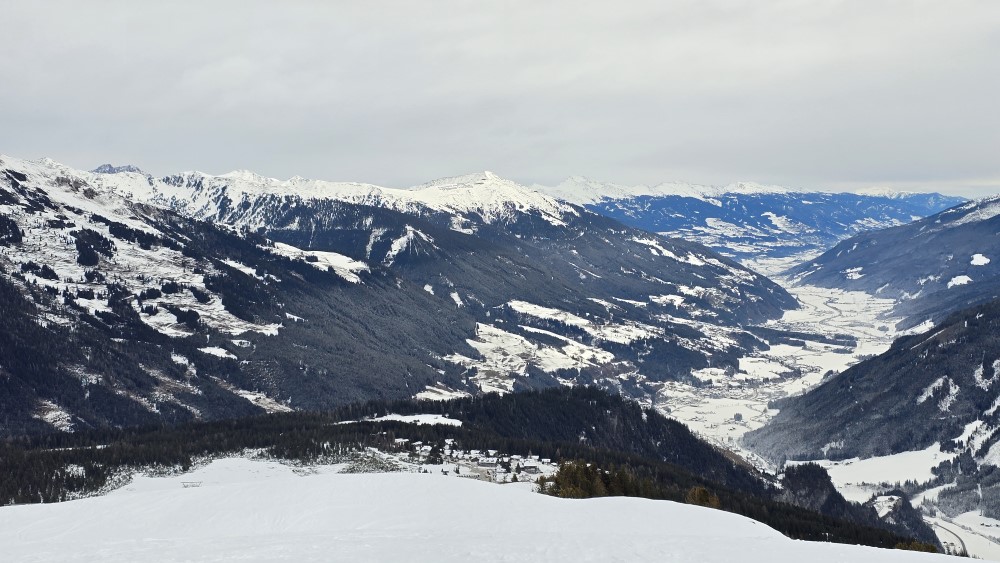 Uitzicht richting Wildkogel-Arena vanaf Krimml.